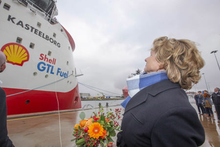 Walk to Work vessel Kasteelborg christened in Port of Den Helder