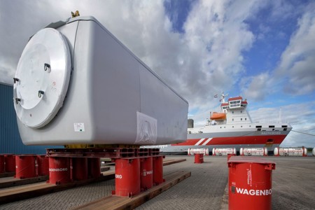 Weekly shipments wind turbine components to Piteå