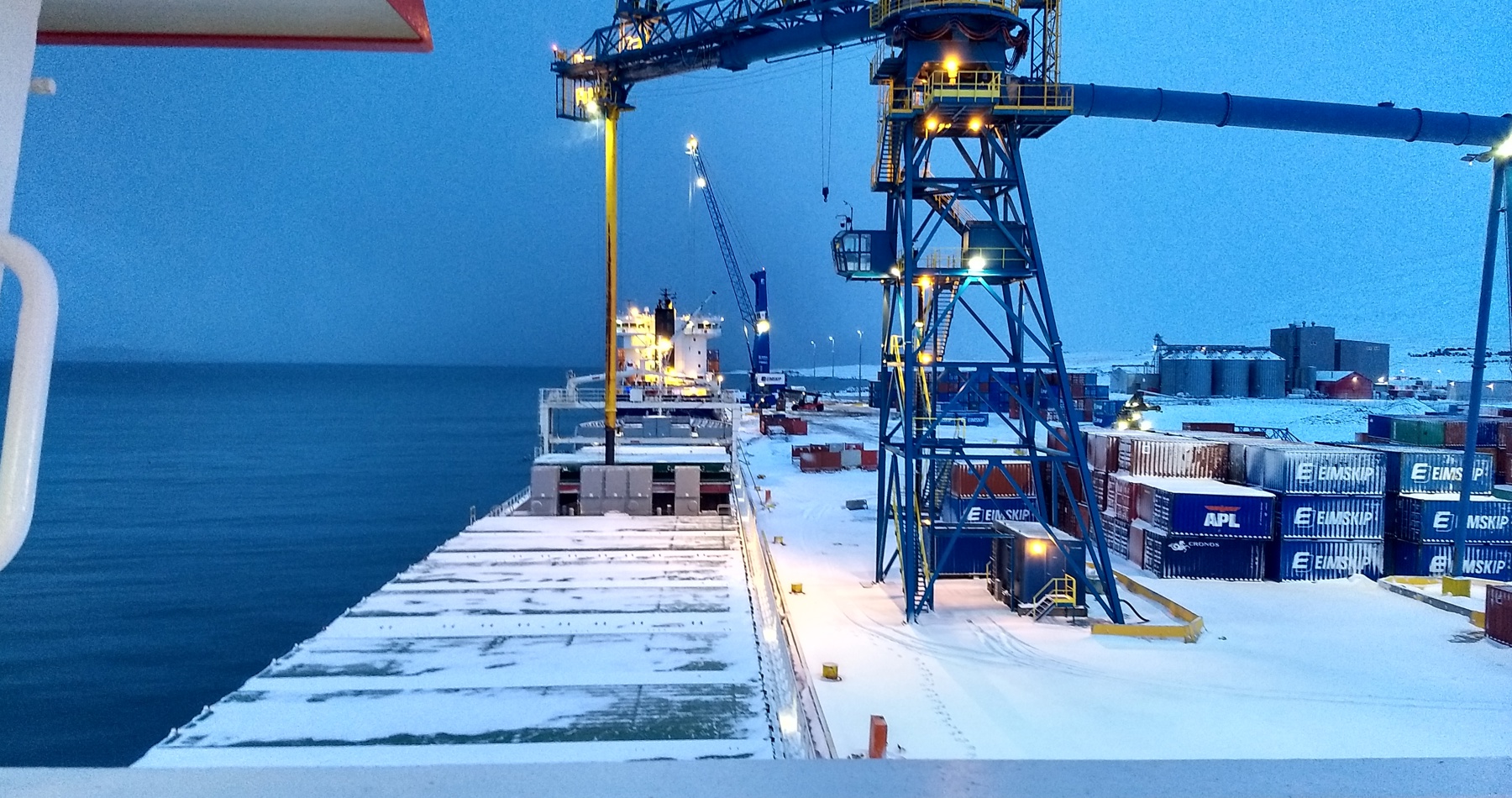 m.v. Finnborg discharged alumina in Iceland
