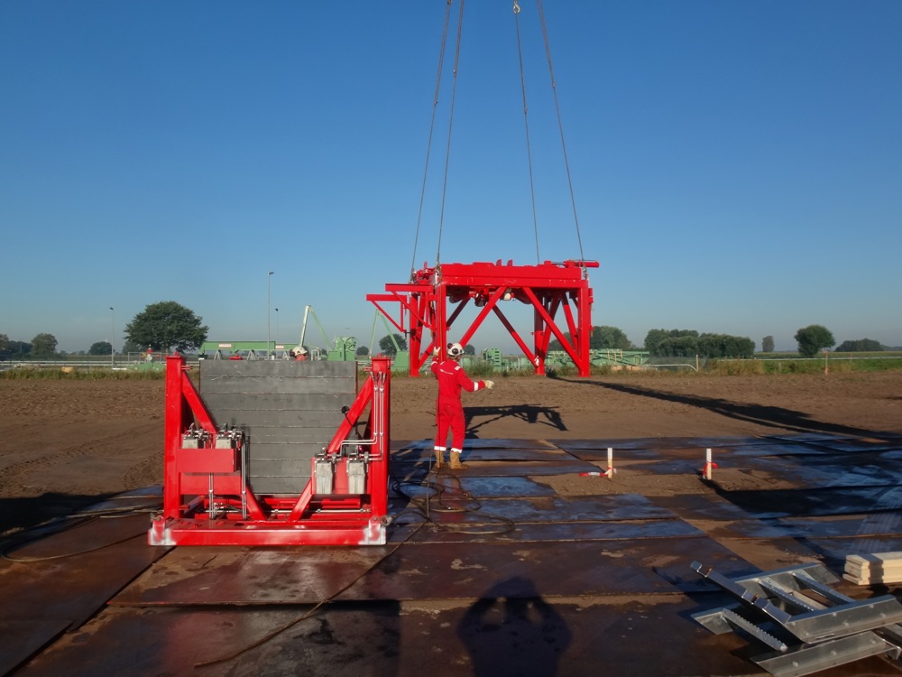 Our in-house engineered trailers assure the tube to be held perfectly in a vertical position