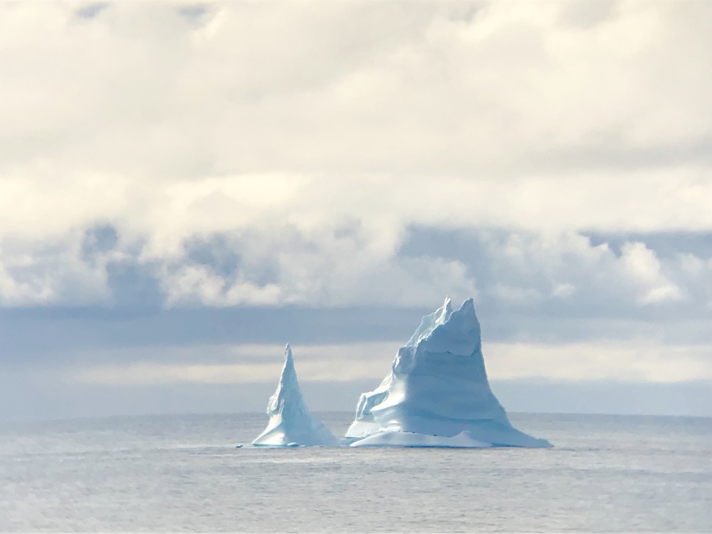 At a good distance from the MV Amazoneborg some icebergs can be seen in Davies Strait - photo: René Stijntjes, 2nd officer MV Amazoneborg.