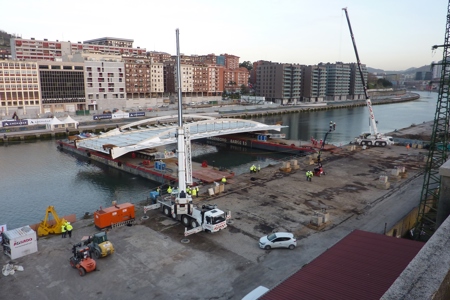 Wagenborg installs a 365-ton bridge section in Bilbao