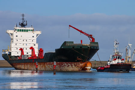 Wagenborg serves the vessel Yed Prior in Delfzijl