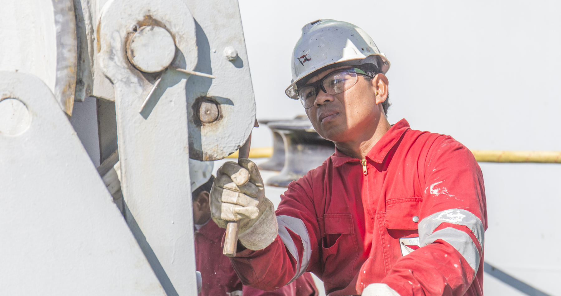 Wagenborg companies donate masks, safety glasses and disposable coveralls to health care