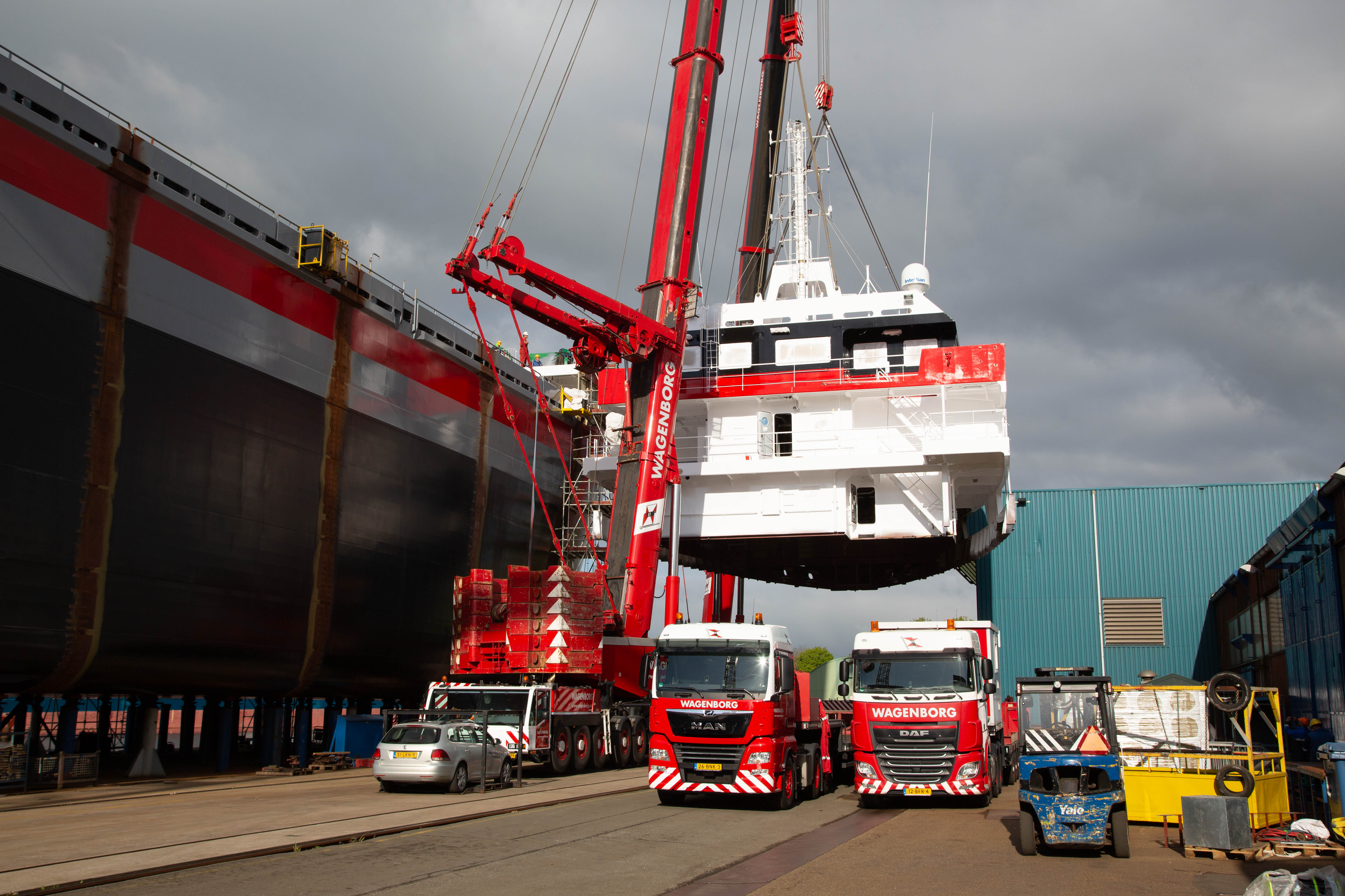 Tandem lift mobile cranes