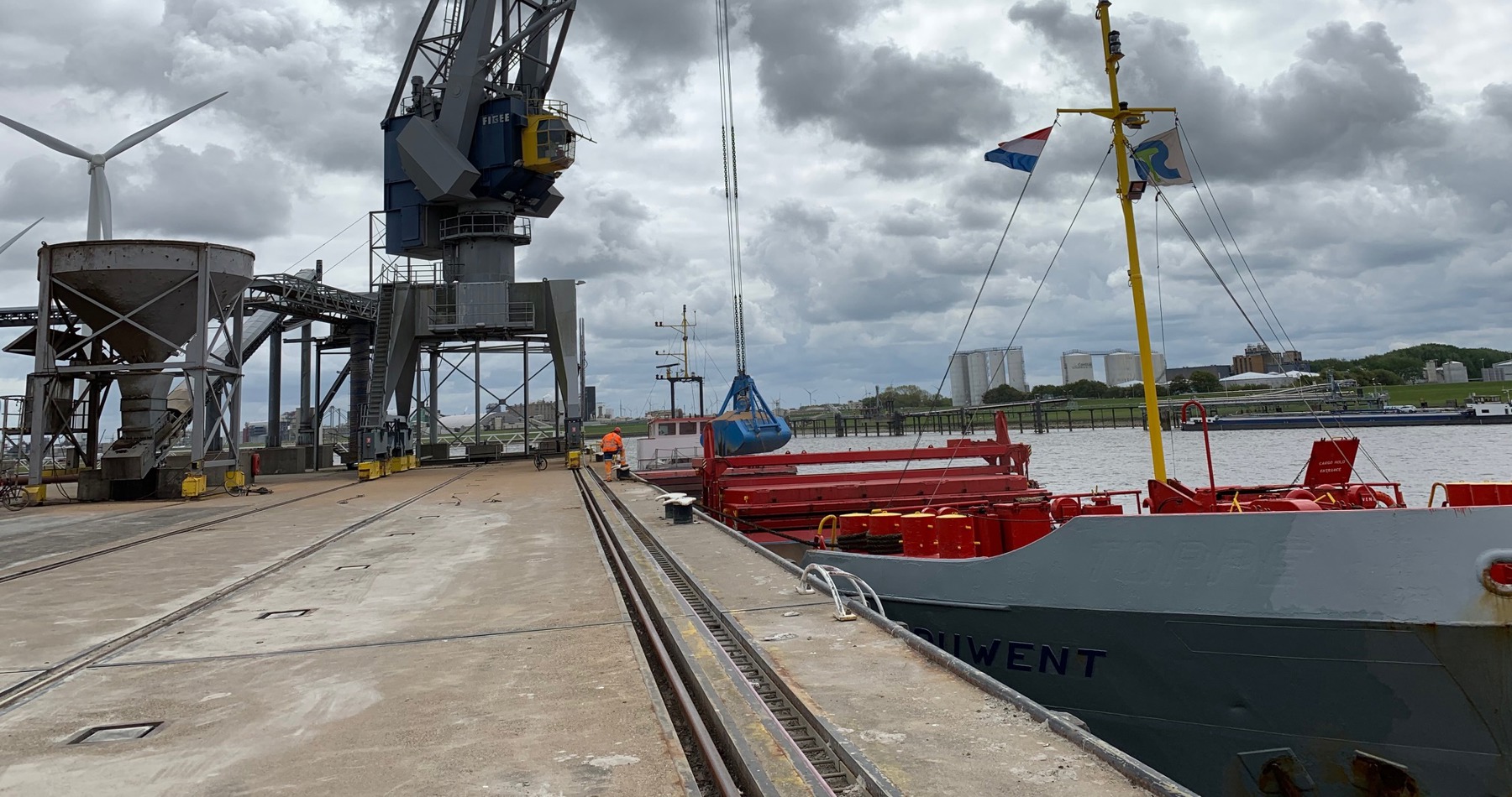 Royal Wagenborg discharged wheat for Royal Koopmans at Bulk Terminal Delfzijl