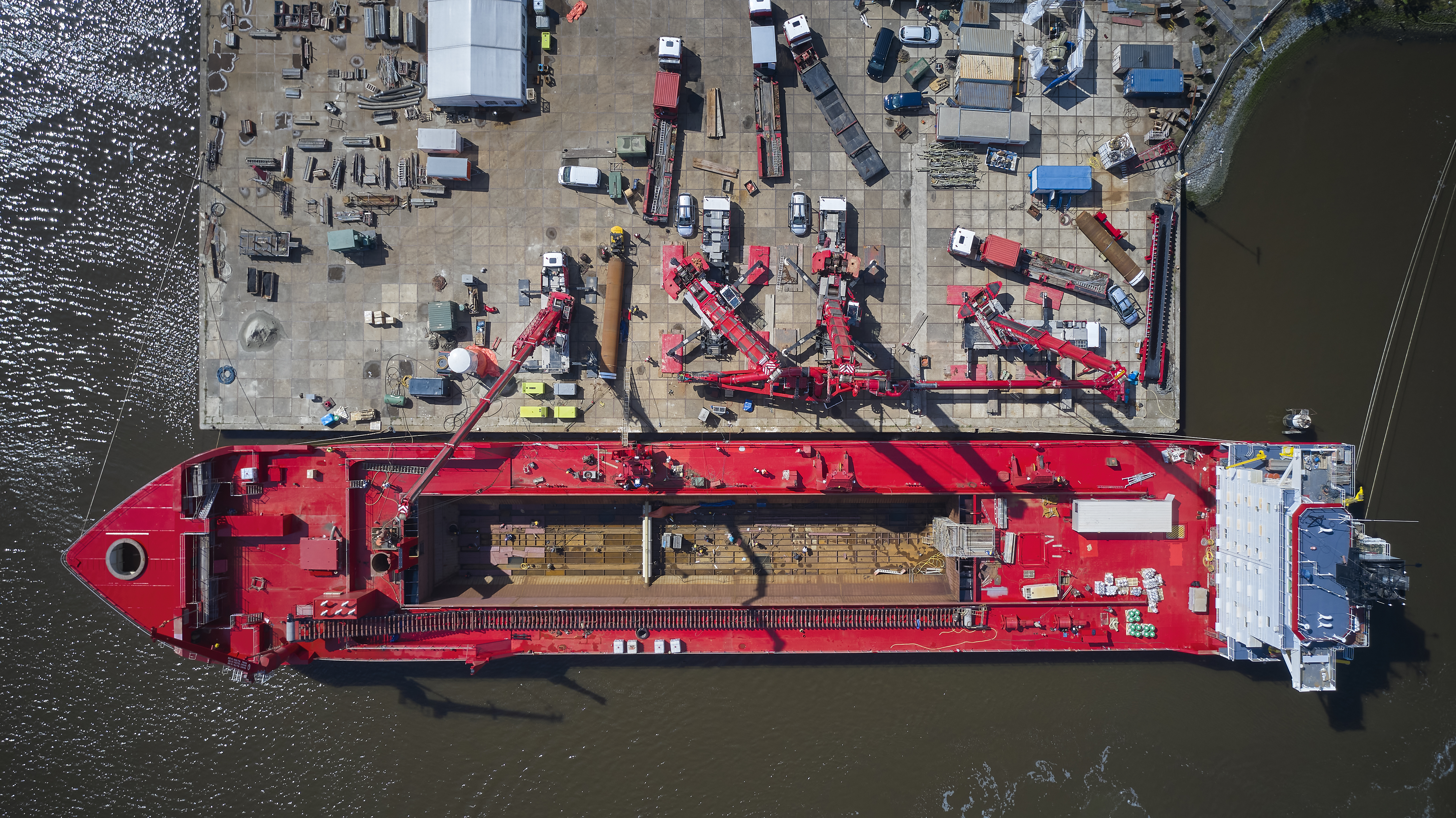 Wagenborg mobile cranes support ship conversion