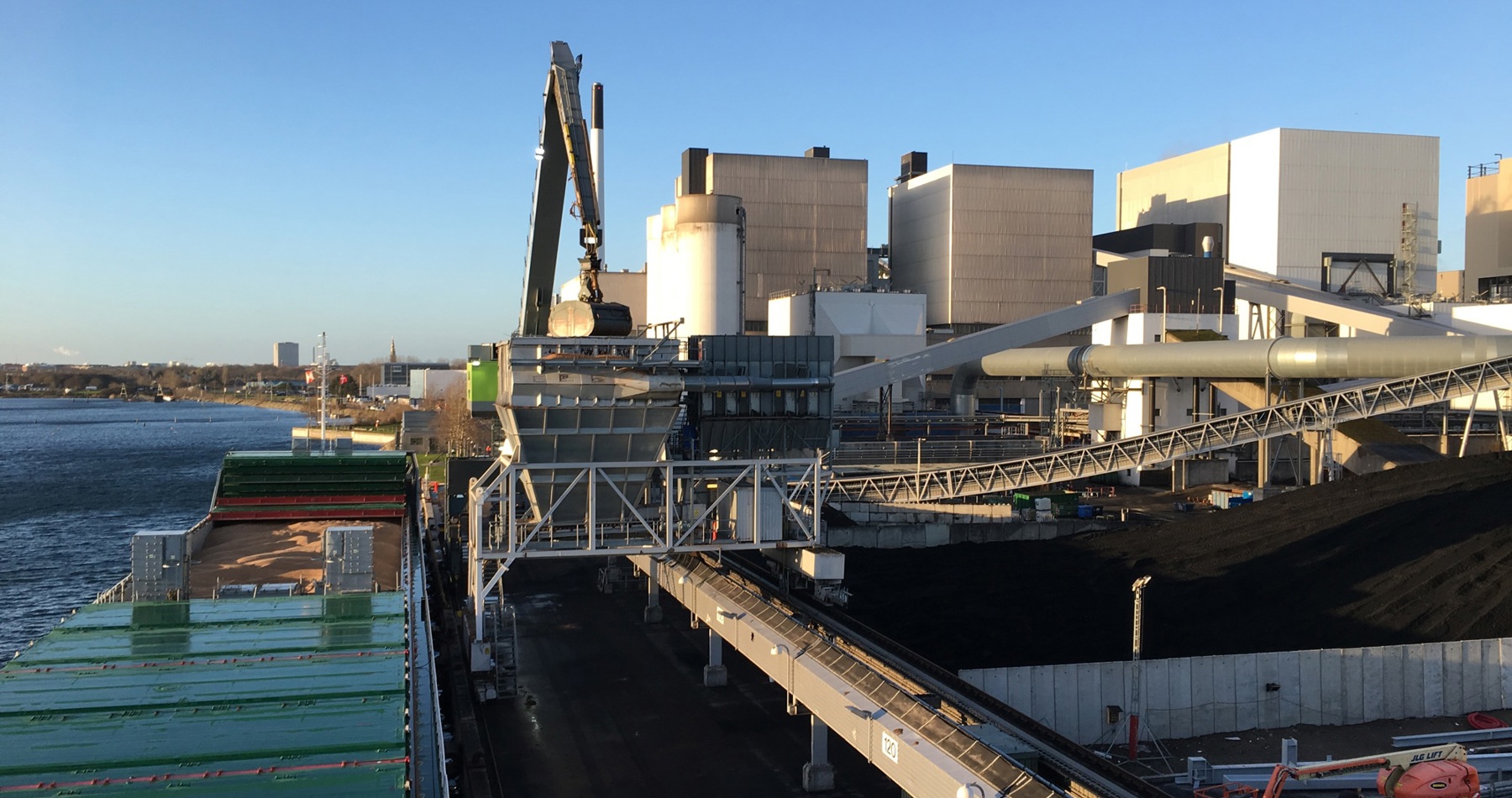 MV Exeborg and MV Vlieborg ship wood chips from the Continent to the Baltic