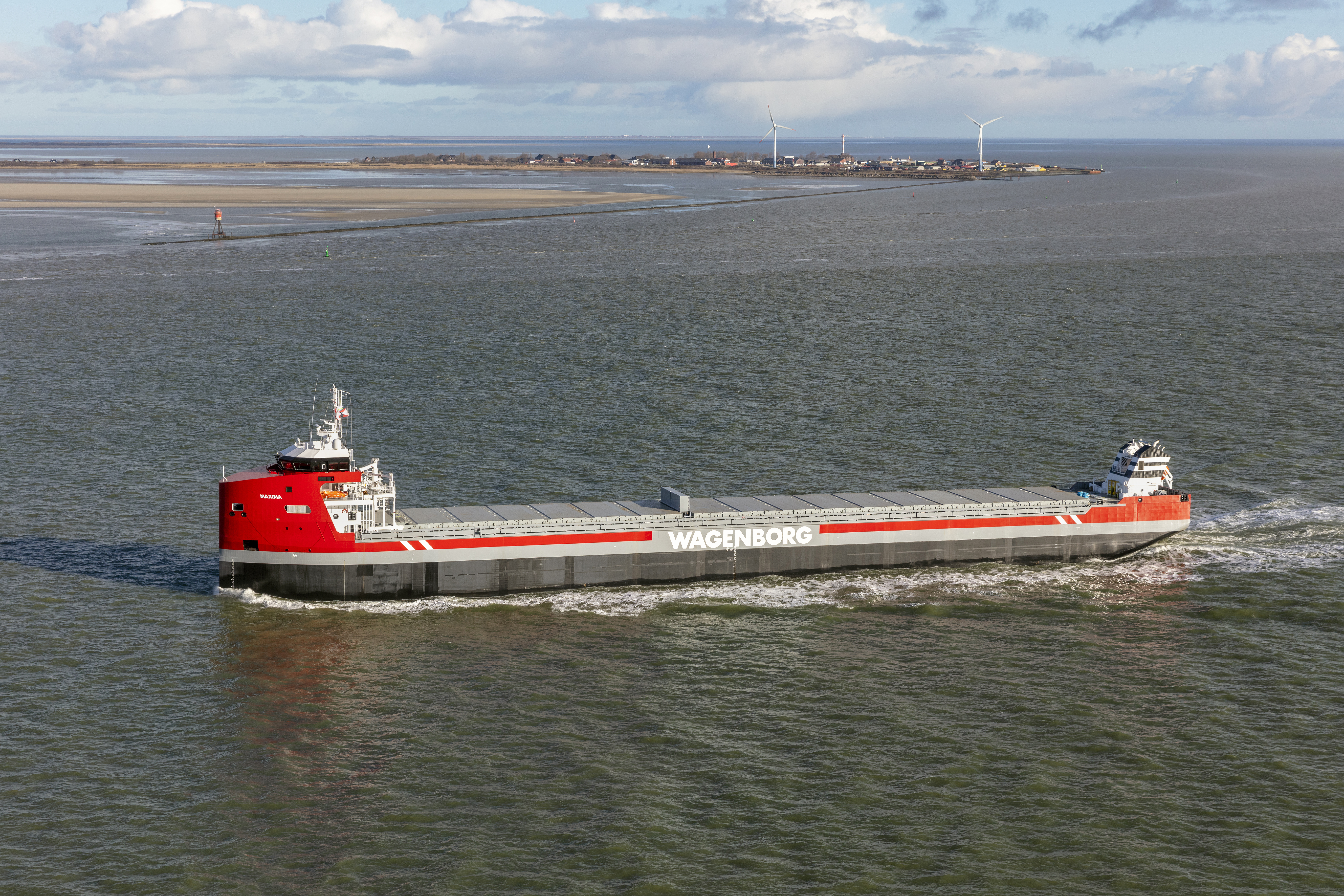 Second EasyMax put into service as MV Máxima