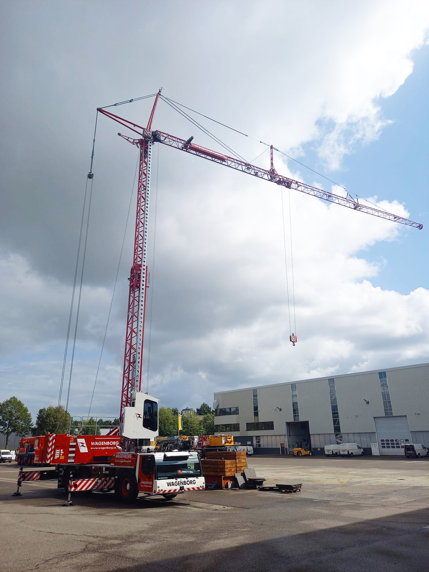 Wagenborg Nedlift’s first new Liebherr MK 73-3.1 has arrived