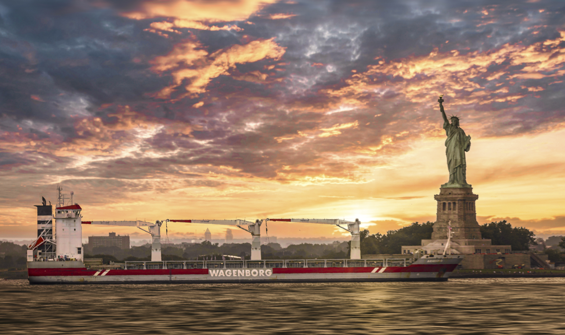 MV Arneborg ships timber, wood pulp and paper to US East Coast