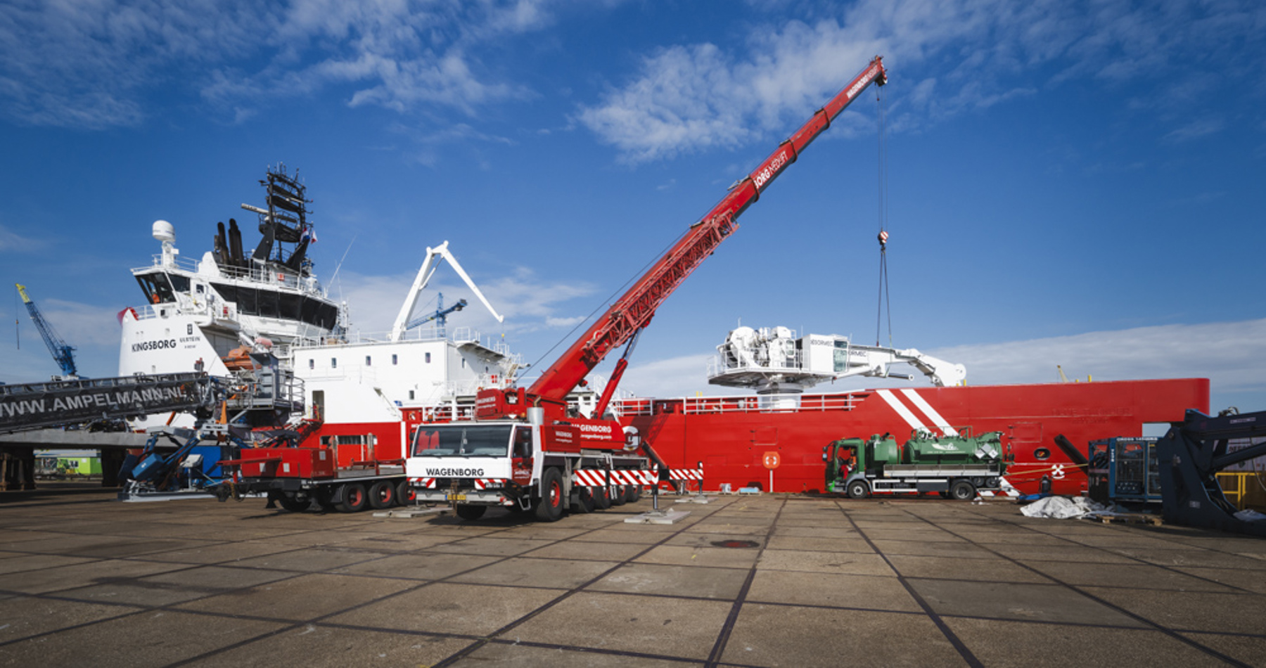 Crane installation on offshore vessel Kingsborg for decommissioning project
