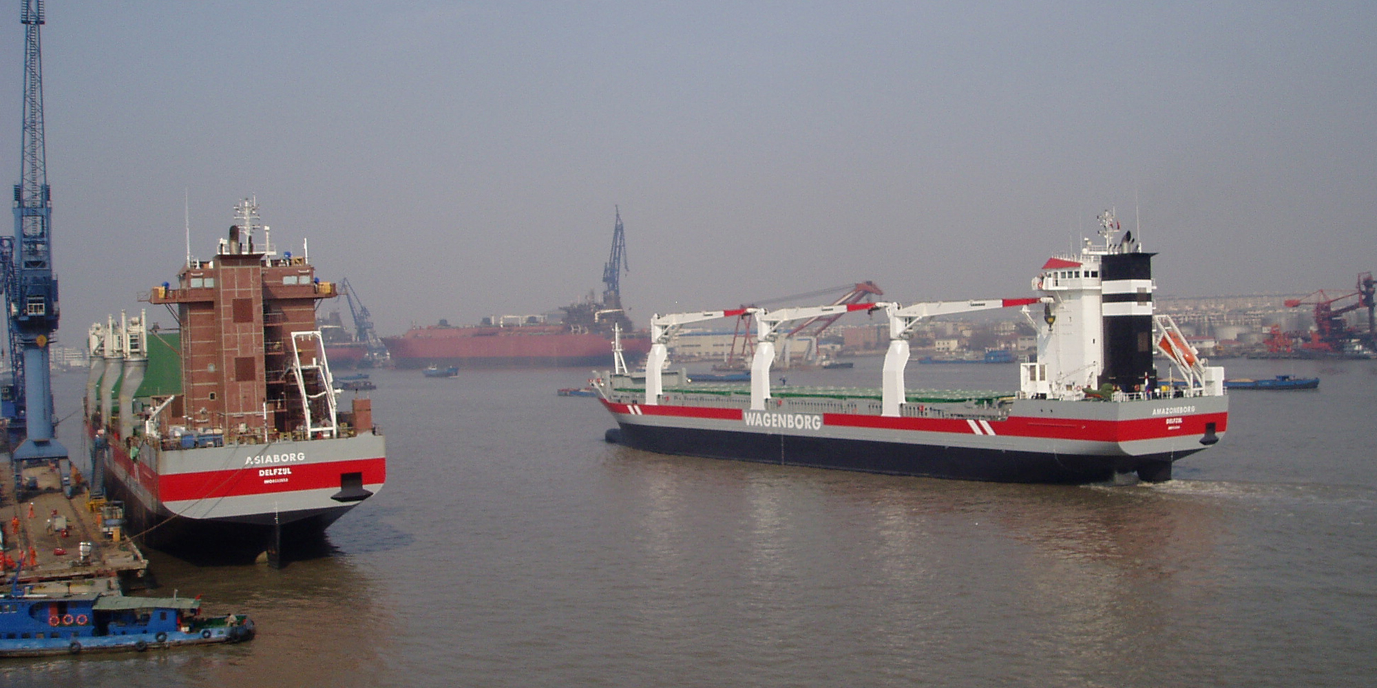 In the period between 2006 and 2013, 25 vessels are built in China, all with ice class 1A and equipped with deck cranes.