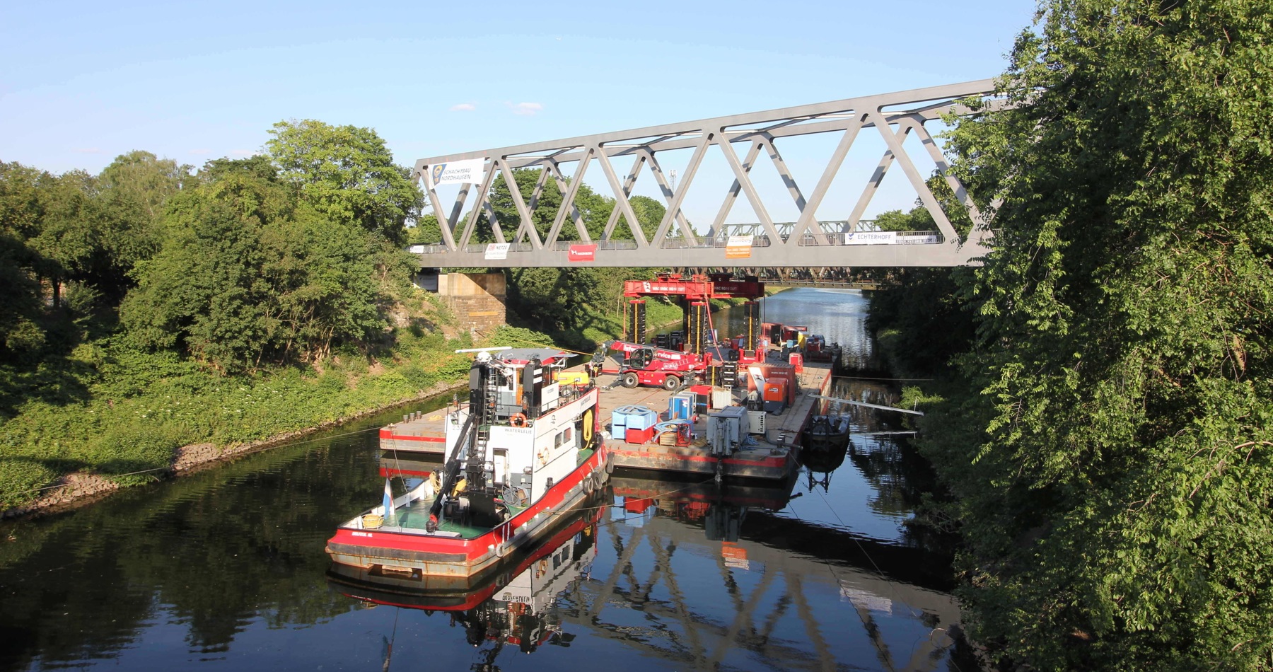 Teamwork on the ‘Violette Brücke’ in Duisburg