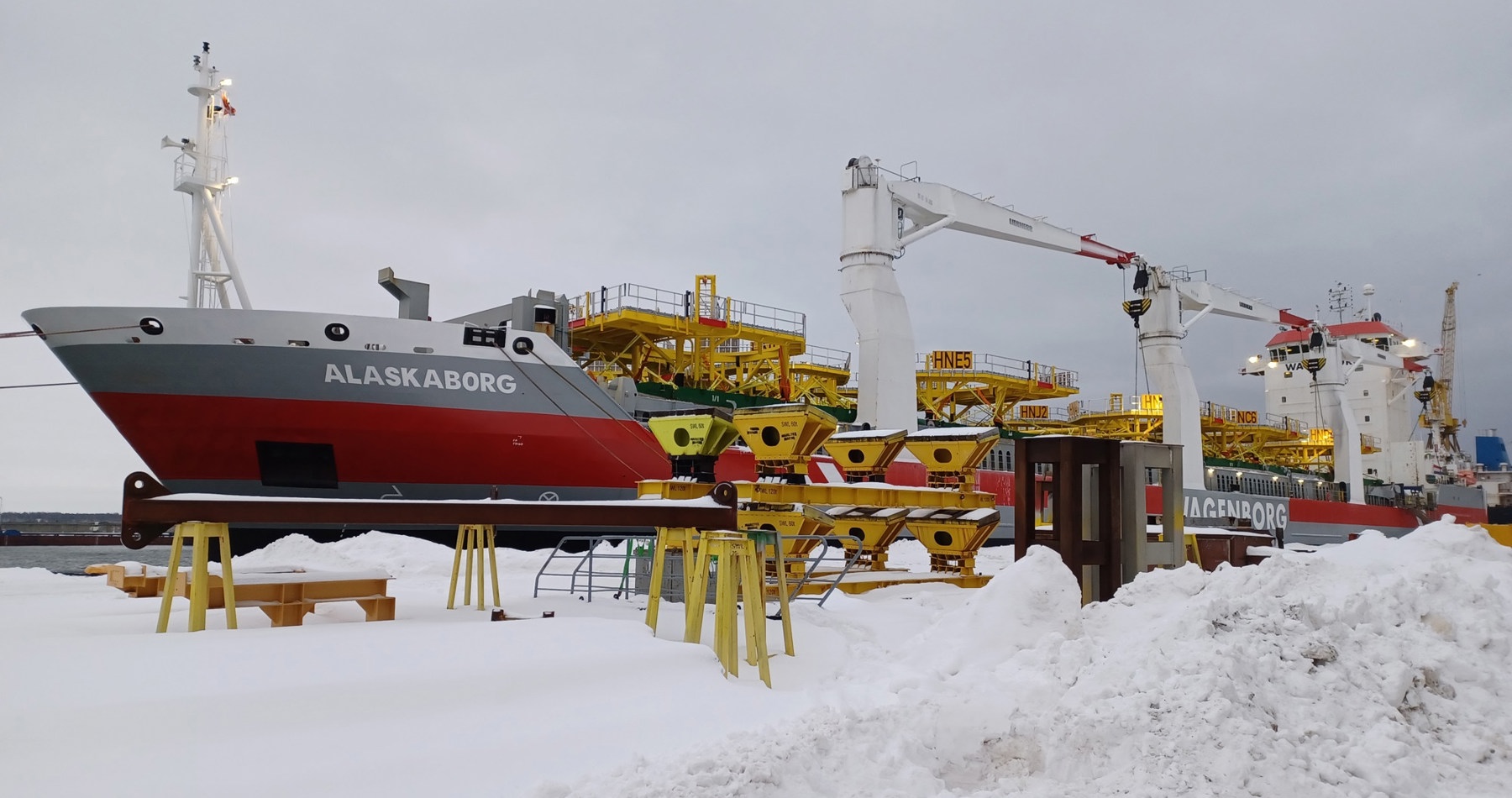 mv Alaskaborg ships wind turbine components to the Netherlands