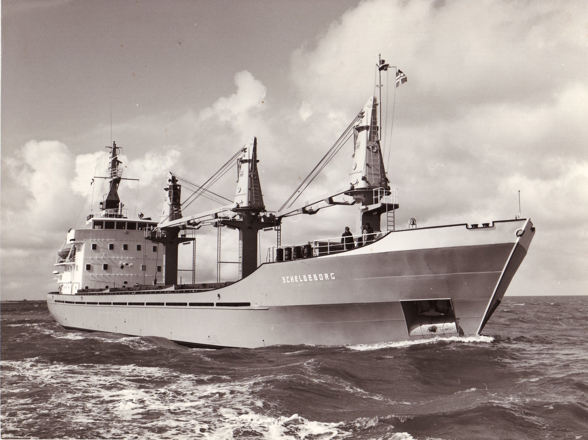 The first vessel in a new generation of wood vessels with right-angled holds comes in 1970 as ‘Scheldeborg’.