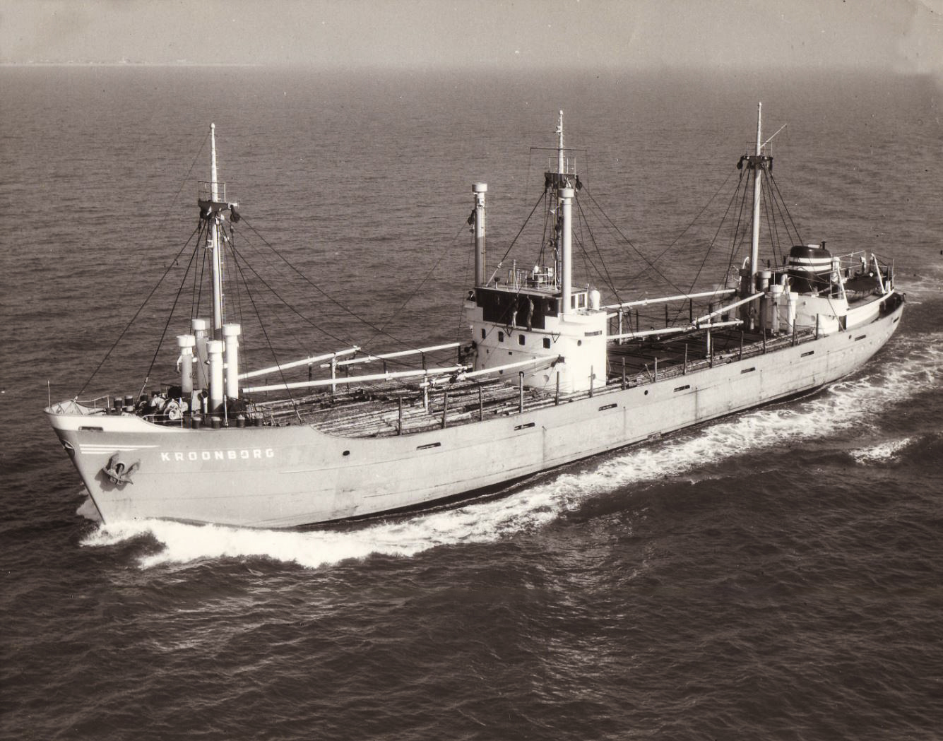 In 1954, the ‘Kroonborg’ is the largest coastal vessel in the Netherlands with 1,025 tonnes. 