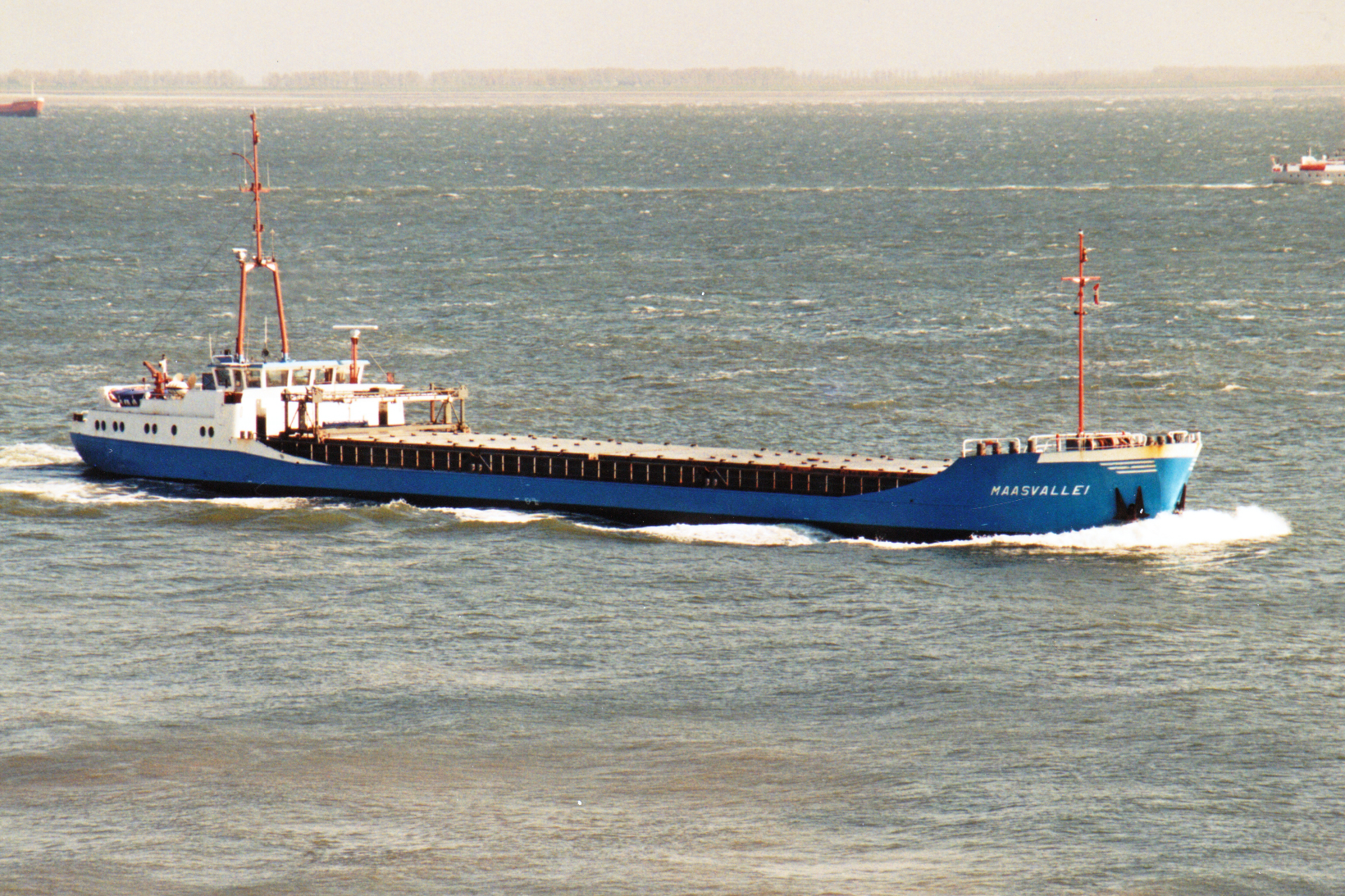 Shipyard Ferus Smit studies the need for certain vessel types. Series construction starts in 1983. Up to the end of 1985, nine 1500 tonne-vessels are built, and in 1986 three 1300-tonne vessels are added.